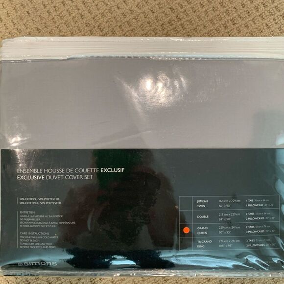 Simons Maison - BNWT - 50%Cotton/50% Polyester Queen Duvet Cover Set in Aluminum - Picture 3 of 5